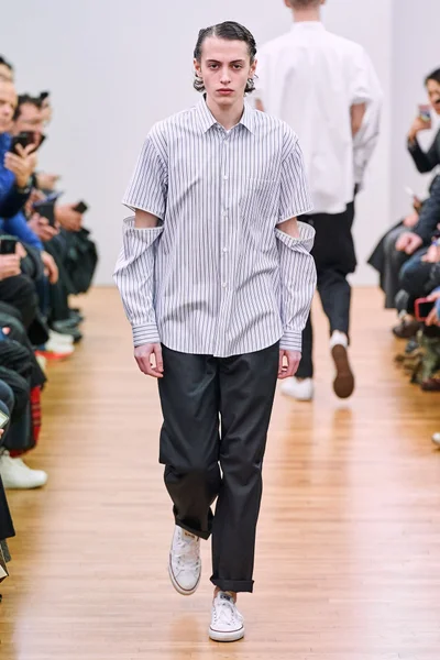 Look 25